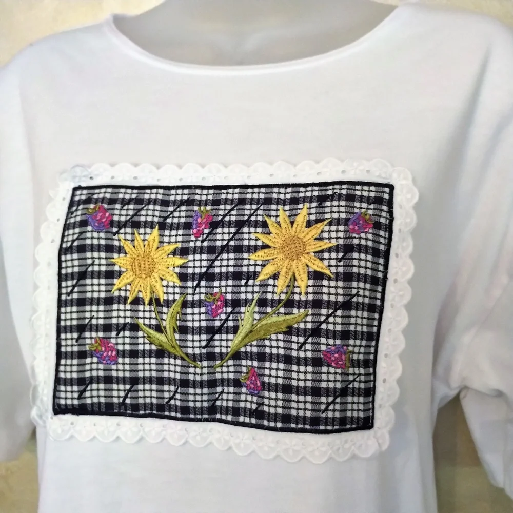 Embroidered Daisy Tee NWOT LP - Picture 2 of 4
